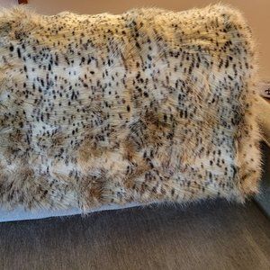 PB TEEN PLUSH FAUX FUR THROW WITH VELOUR UNDERSIDE 60"X42"